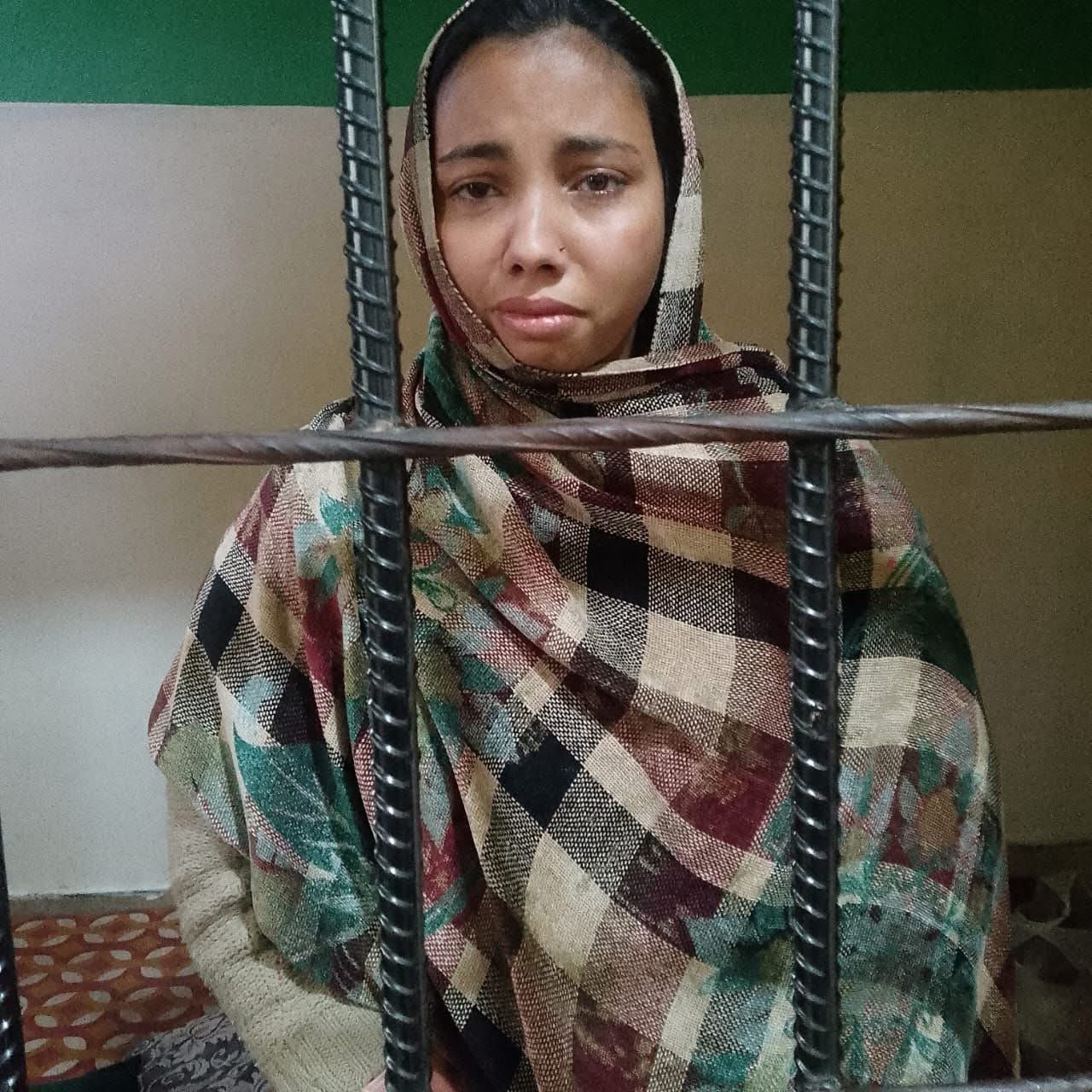 बलूचिस्तान 🇵🇰 में एक युवा ईसाई महिला यौन उत्पीड़न का विरोध करने के बाद प्रतिशोध का सामना कर रही है